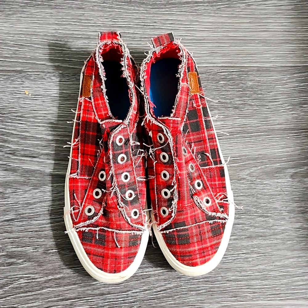 Checkered red blowfish shoes